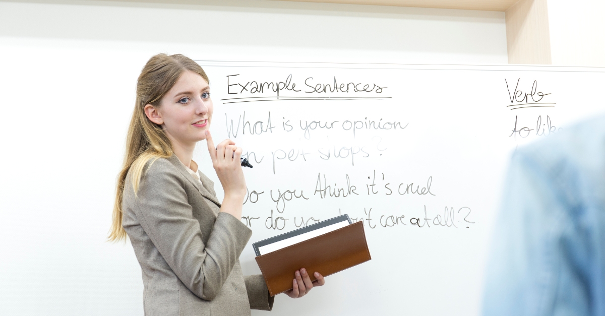 ¿Cómo estructuramos las clases de inglés para niños y jóvenes en Maverick Formación?